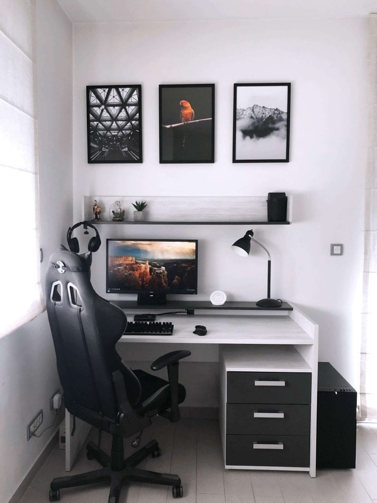 minimilistic pc gaming setup